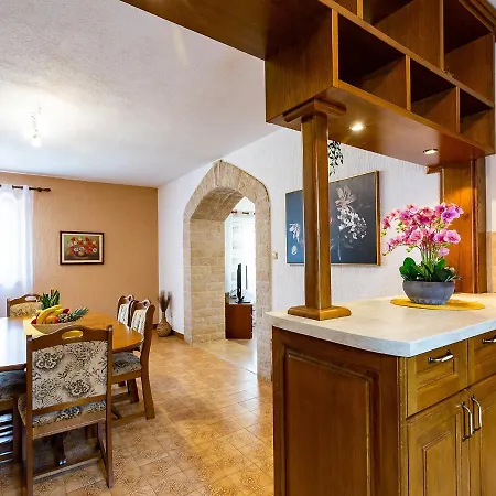 Fratta Apartment *